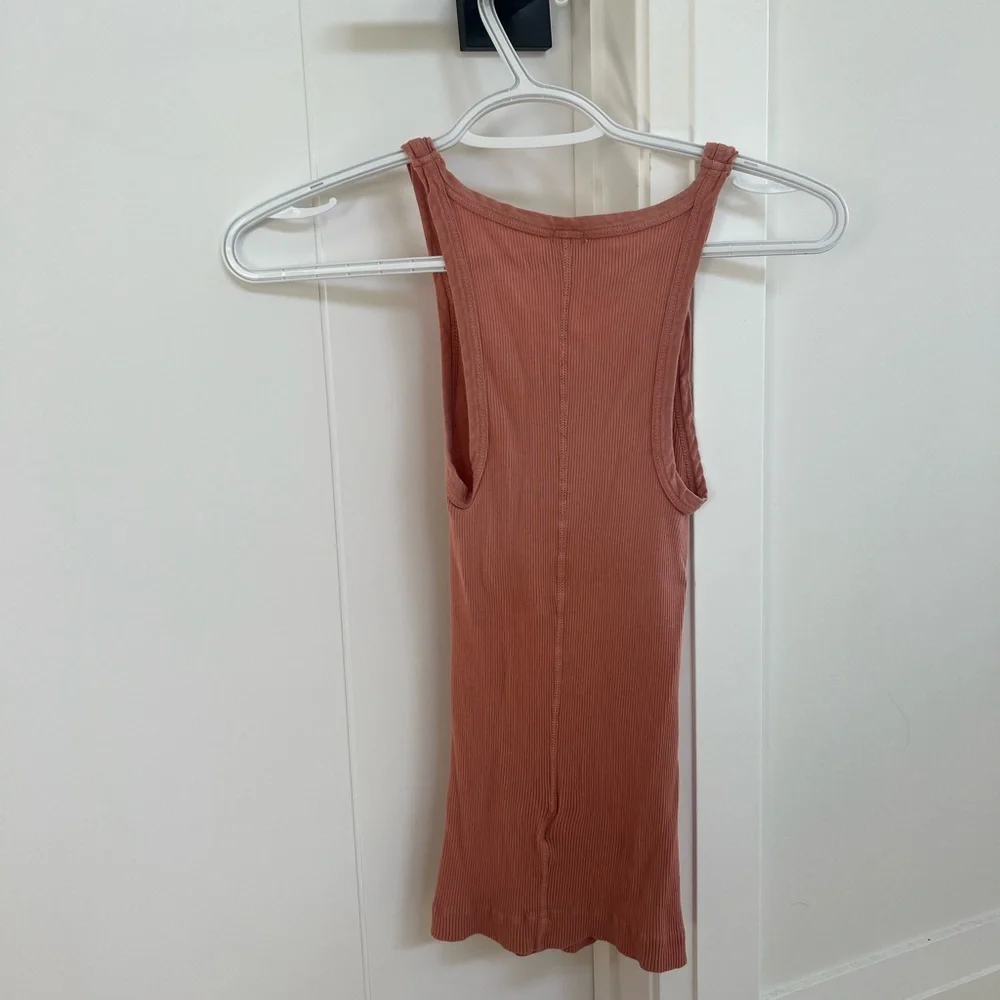 Re/done x Hanes Ribbed Tank - Picture 9 of 12